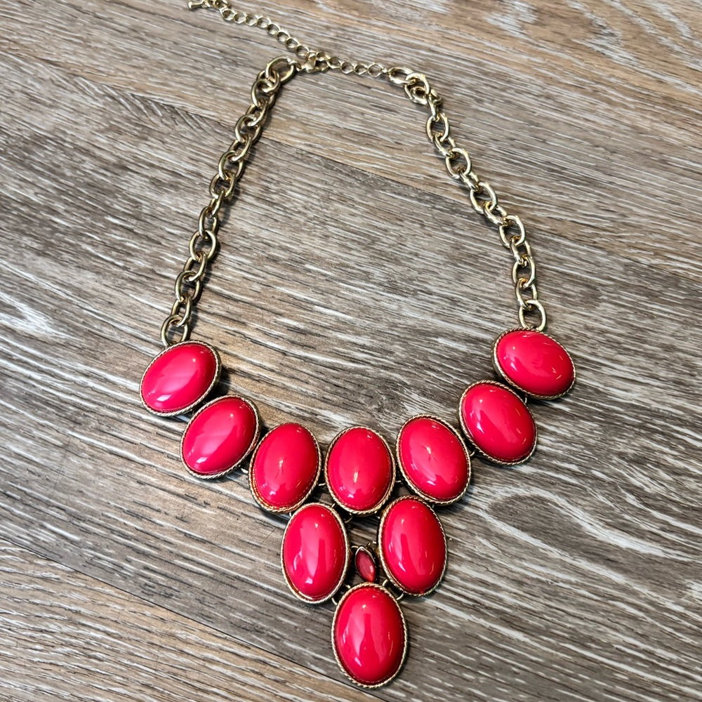 Elegant Gold and Pink Statement Necklace